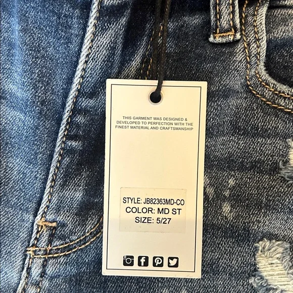 NWT Judy Blue Distressed Boyfriend Jeans medium wash size 27/5 - Picture 4 of 10